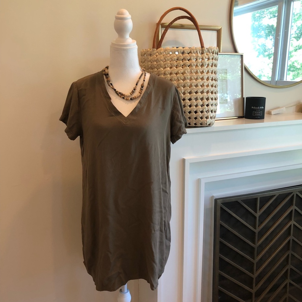 Anthropologie Cloth & Stone Olive Green Short Sleeve V Neck Tee Shirt Dress - M